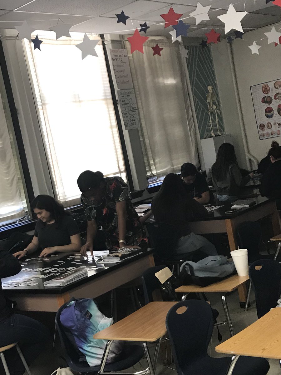 sci4dorkz's tweet photo. Biology review time!! Picture/function word sort teams working together and manipulating the mechanisms of the cell! #sciencegang #Ahspanthers #Iamepisd https://t.co/mUxTKElS67