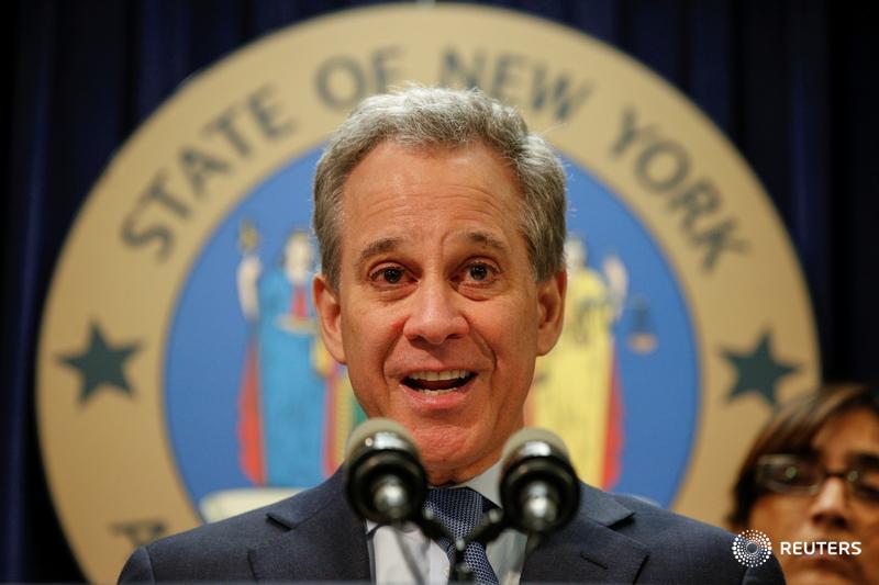ReutersPolitics's tweet photo. New York attorney general wants power to bypass Trump pardons https://t.co/Yzvh26LXQ2 https://t.co/xRMxQcI0kf