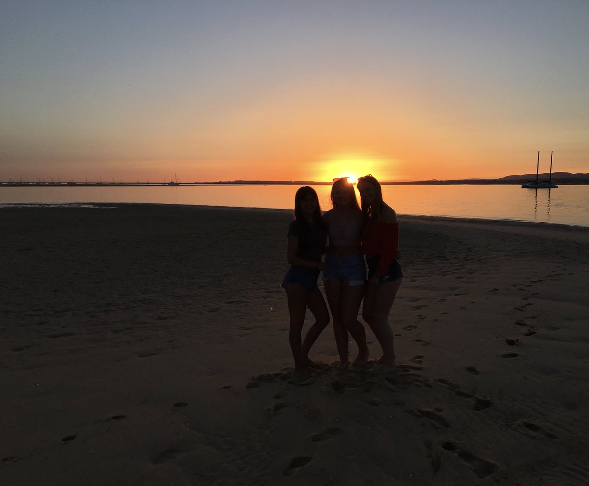 annaamacfarlane's tweet photo. Happy bday to the best!! Hope you’ve had a fabby day and will see you soon🤘🏼🤘🏼love you xxx https://t.co/Vw78hY2gqj