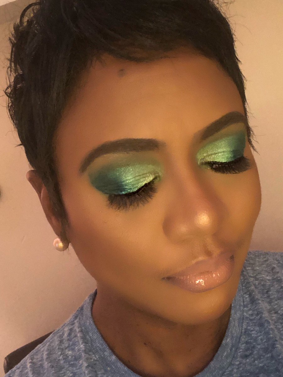 AmateurMkUpGirl's tweet photo. When you do the work! #eyeWork that is..all for fun on YOU! ๐ mostly @UrbanDecay #electricPalette @bhcosmetics #takeMeToBrazilPalette https://t.co/JWHBHgxiEd