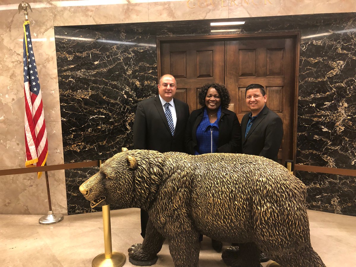 CityofFontanaCA's tweet photo. #Fontana Mayor Warren, Councilmember Tahan and Councilmember Armendarez are in Sacramento attending the League of California Cities Legislative Action Day to address priority issues to the Legislature and the Administration. #LegislativeActionDays https://t.co/B04vmixBaf