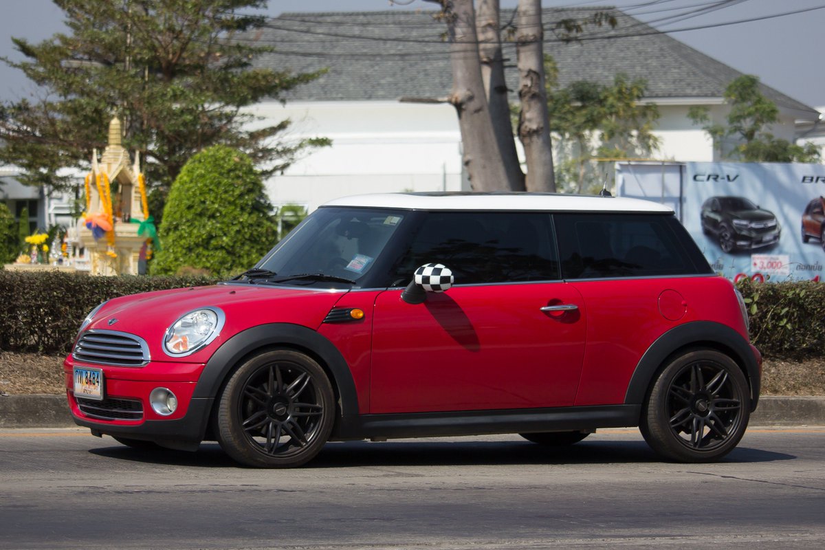 EuroPerformCA's tweet photo. Stop by #EuroPerformanceWorld if your MINI's engine gets hot when they run. This heat can build up and damage vital engine parts, so engines need a cooling system to keep them running.

#EuroPerformanceWorld #MINIRepair https://t.co/0HgSBVkznz