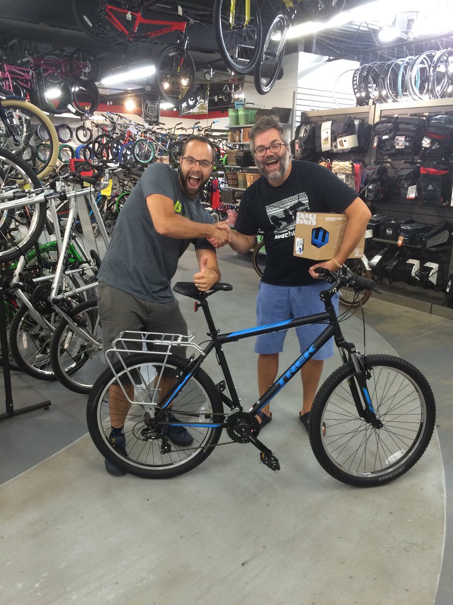 KrisGendall's tweet photo. Got hooked up with this sweet bike, rack, and helmet. Excellent service, thank you so much @westerncycle  check these guys out for all your biking needs. #newbike https://t.co/PRx9D0ooLQ