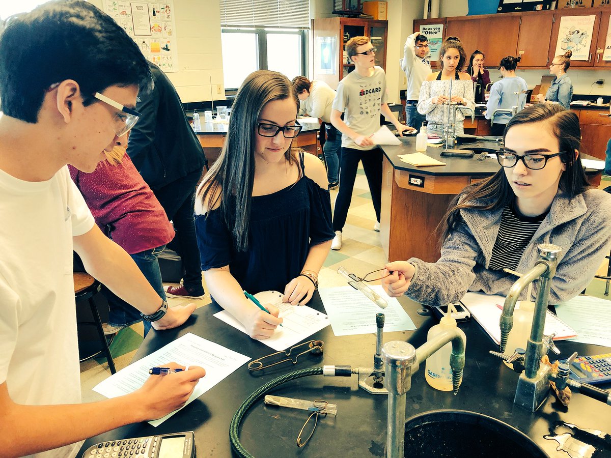 mrslebocchs's tweet photo. Investigating hydrates! #moleapplication #bluebegone #chemrules #chembuds @cchsclassof2020 https://t.co/dwutl3Pwmo