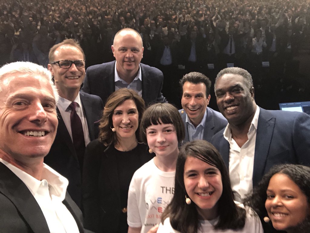 steve_fctuning's tweet image. Hey @TheEllenShow!!!!The real celebs are pictured on the right. What do you think @GirlBots @invexibles ? I’m guessing we got around 2000+ @autodesk execs today on their feet celebrating EBS and #GirlsInSTEM.What a fantastic day. Roll on AU London. See you there.@andrew_anagnost
