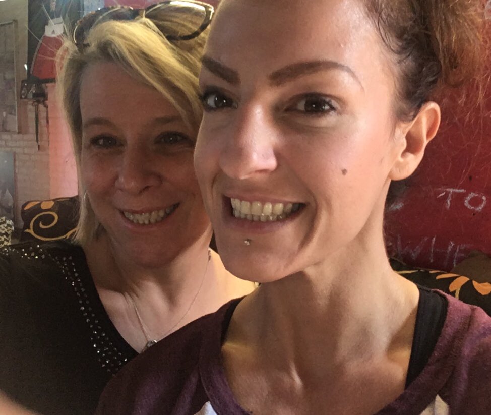 Litl_lady_t's tweet photo. Popped into #Fitzpatricks and picked up my ticket from the lady herself @LadyLuckBoxing for the show on April 28th at iconic York Hall . Tickets selling FAST ..... who’s gonna come join us!? #SwindonTakeOver #Boxing 🥊🥊 https://t.co/ytgIYrpORL