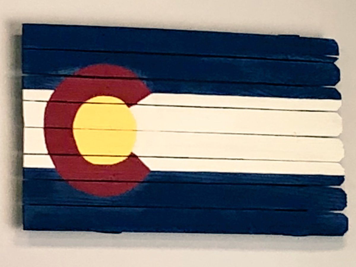 blindsource's tweet photo. Love where we choose to live and conduct business!  Lots of sunshine gives us an excuse to to do lots of beautiful window coverings!

#coloradoproud #coloradosprings
#custompalletflag #sunshine
#blindsource #beautifyyourworld https://t.co/2j8mbmkPJR
