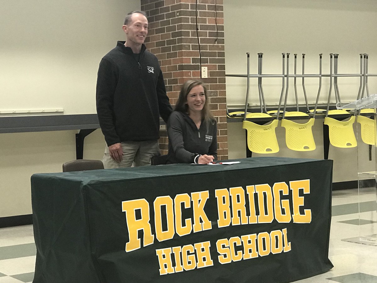 rbhsbruinbear's tweet photo. Congratulations Morgan Banker! Signing to pole vault at Missouri S&amp;T! https://t.co/lEwO7vdclt