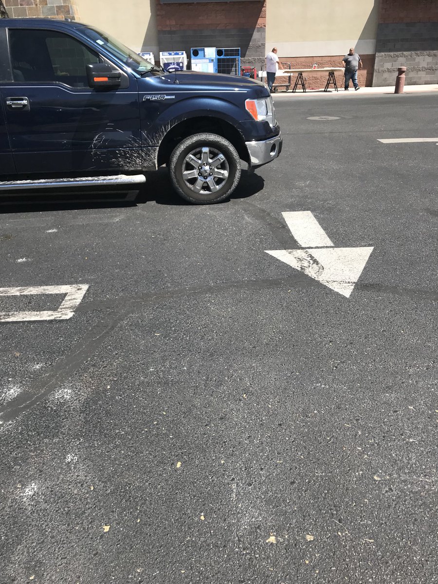 Nice_Park_Job's tweet image. Stupid is as stupid does. #badparking