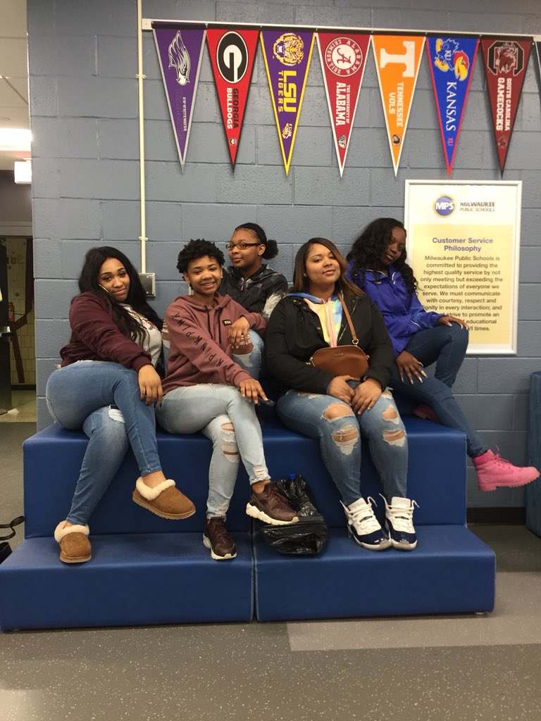 MPSCACC's tweet photo. Scholarships, scholarships, scholarships...break to pose for a photo...more scholarships! @SouthDivisionHS students are working hard to get that #collegemoney! Great things @MPSGEFSCHOOLS https://t.co/9BiCwKS1Wo