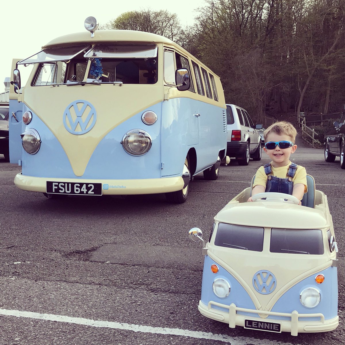 BellaTheBus's tweet photo. Summer is finally here! ☀️ 
Kicking off our first car meet of 2018 @kleersofficial #summerwednesdays
•
#summer #summerishere #kleerssummerwednesdays #bellathebus #buckmorepark #vwsplit #vwcampervan #vwkombi #vwscene #lenniethelion #minime #wheelwednesday #toddlersofinstagram https://t.co/OkaeZCbca9