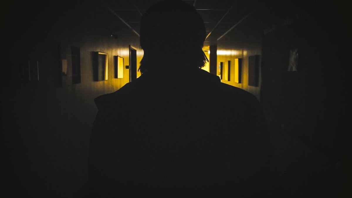 therecroomwpg's tweet photo. New moody emo-acoustic vid coming tomorrow 👉 🌑🌘🌗🌖 https://t.co/FYGiqwfnD7