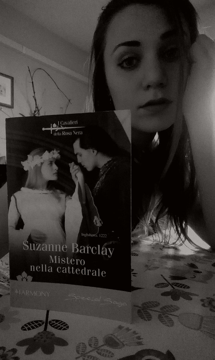 Inghilterra, 10 maggio 1222.

Cavalcavano verso nord sulla strada che collegava York a Durleigh.
Sei crociati avvolti in logori mantelli grigi, con una rosa nera ricamata sul cuore.

Suzanne Barclay, 
"Mistero nella cattedrale"

#sfacciati #storiadeimedia <a href="/lacriscros/">Cristiana Rossato</a>