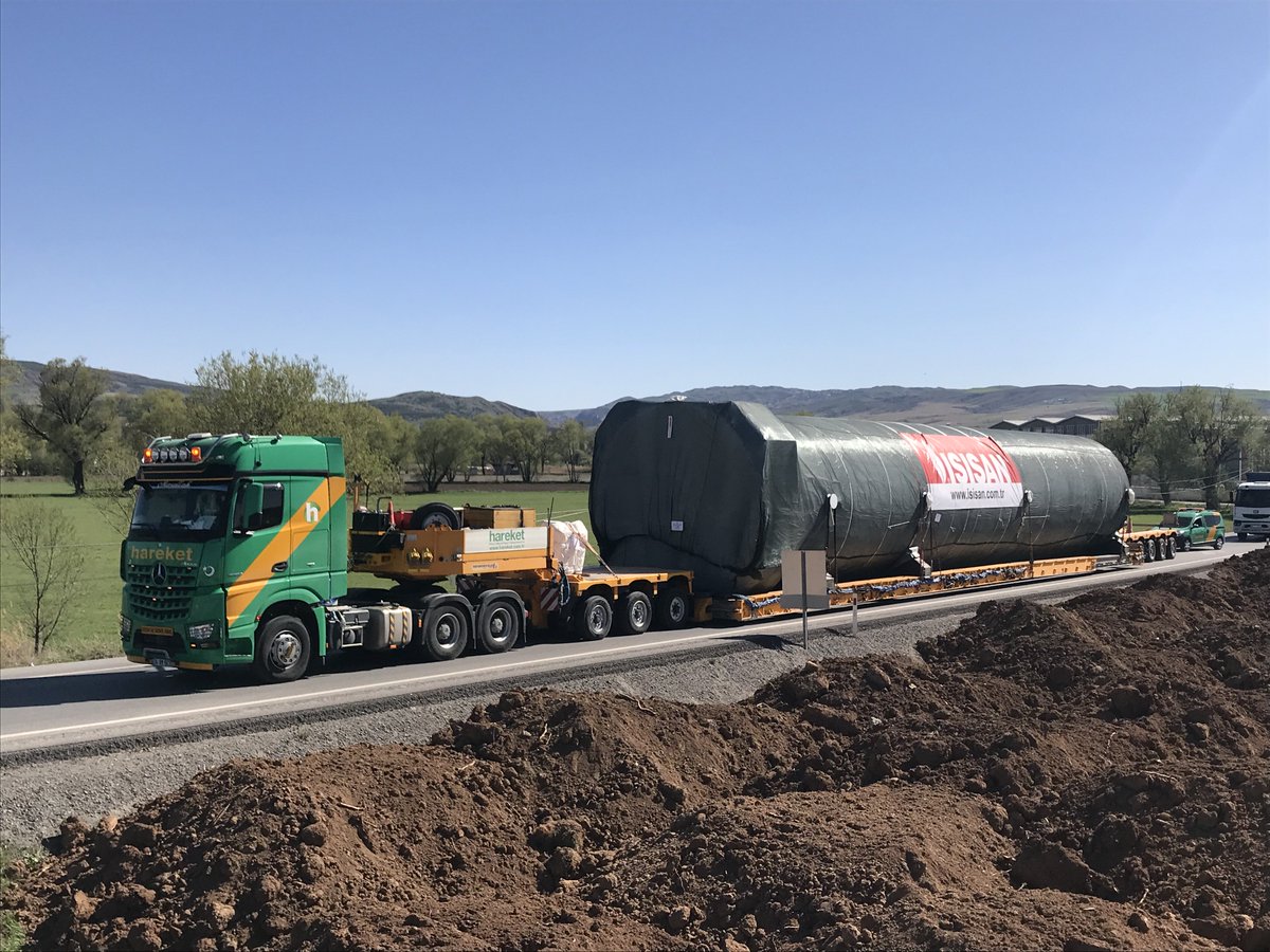 HareketProject's tweet photo. Hareket on the move #hareket #hareketproject #hareketproje #heavytransport #ağırnakliye #ağırnakliyat #projecttransport #projecttransportation #projetaşımacılığı #faymonvilletrailers #mercedestrucks @MercedesTruckUK https://t.co/Rw3RC6K6la