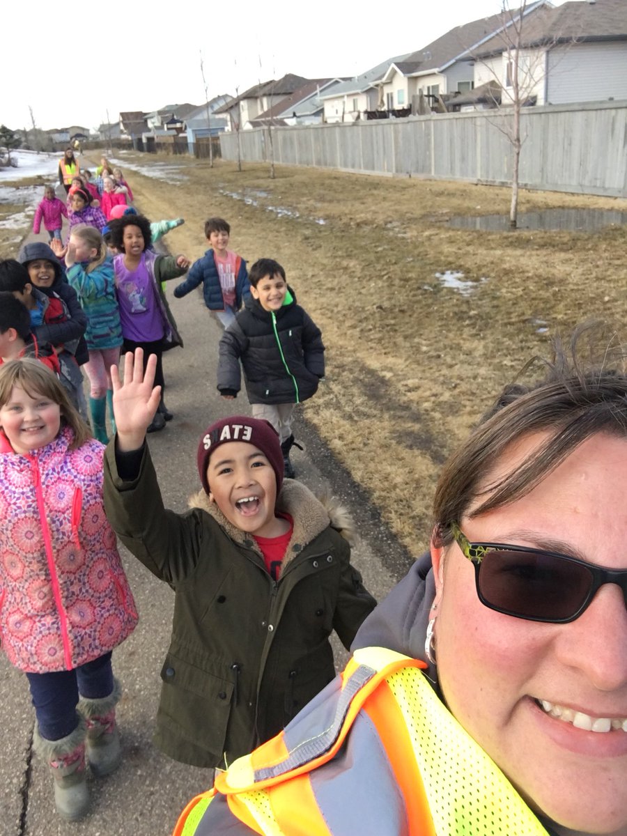 MrsZimon's tweet photo. Grade 1-2 @ChristinaGFMPSD are really #loving the #sharpenthesaw #club #habit7. Today we got out for a walk, played with play dough, and ended off with #meditation #feelingbalanced https://t.co/nM7sf9lqOk