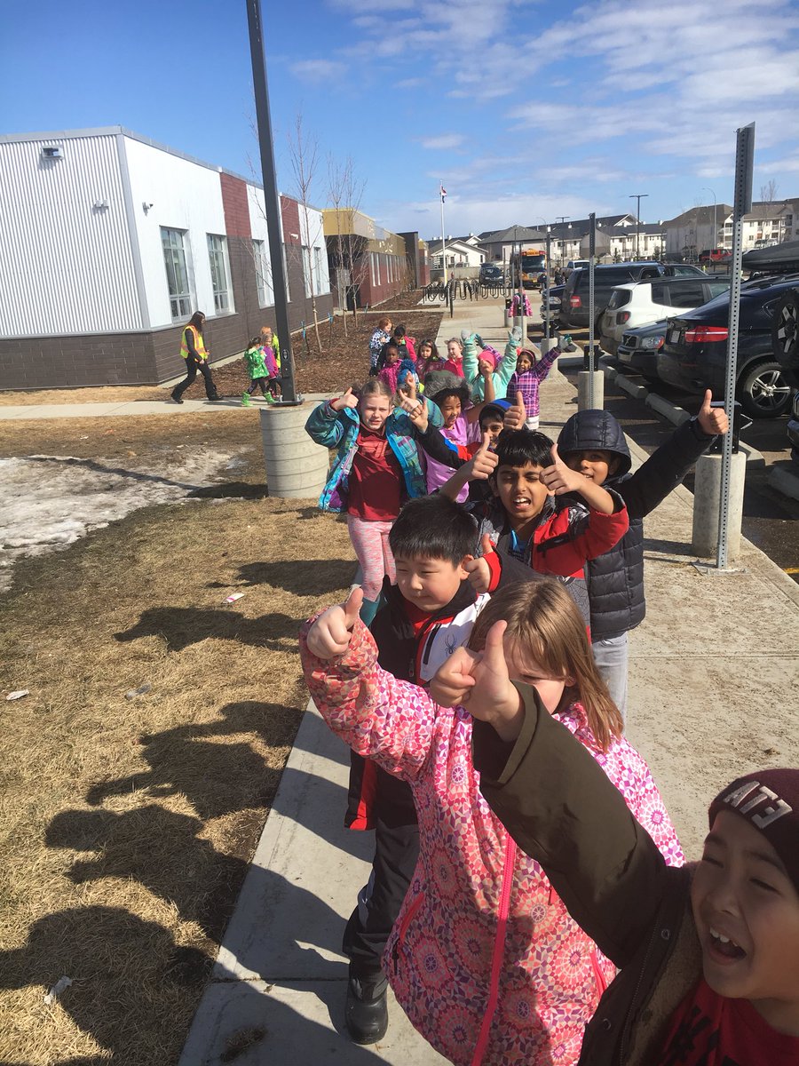 MrsZimon's tweet photo. Grade 1-2 @ChristinaGFMPSD are really #loving the #sharpenthesaw #club #habit7. Today we got out for a walk, played with play dough, and ended off with #meditation #feelingbalanced https://t.co/nM7sf9lqOk