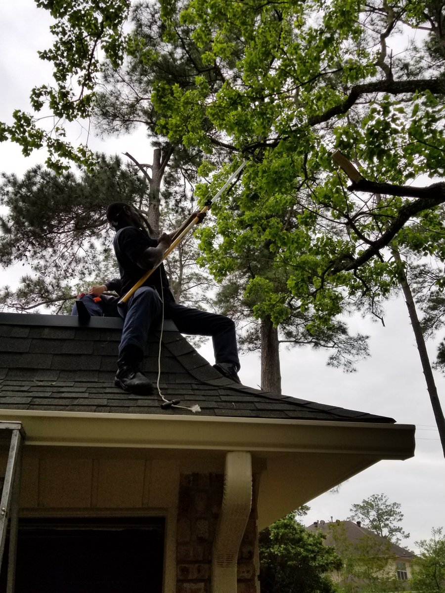 Springfdtx's tweet photo. Engine 72's Hamilton Ledkins, Chris Torres, and Nick Evans made a medical call today after a local man fell from a ladder while trimming trees. After the man went to the ER, Engine 72's crew finished his tree trimming so he had one less thing to worry about. #SpringFireProud https://t.co/PfaOy99tfA