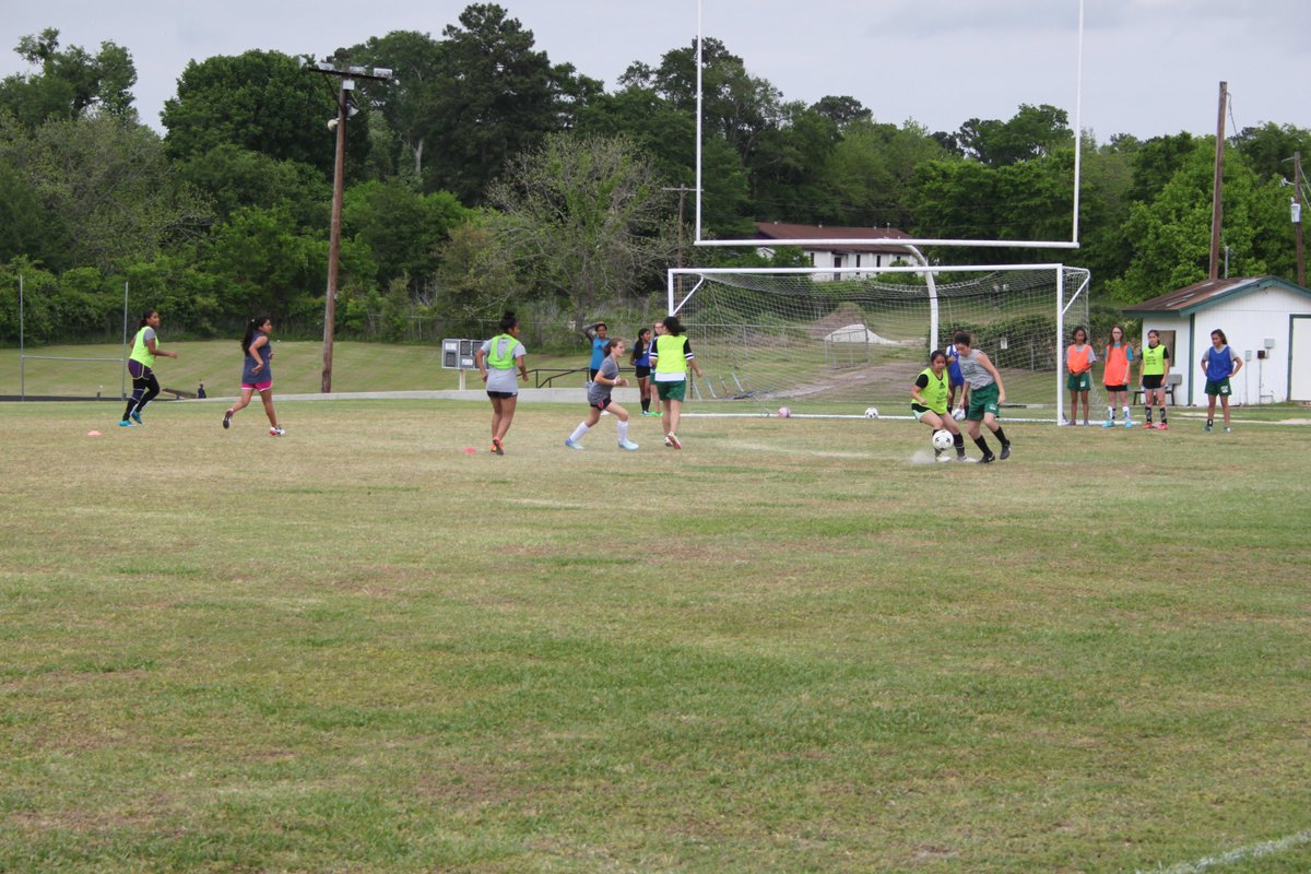 HornetBuzzMPMS's tweet photo. The MPMS Soccer Teams were hard at work this afternoon during practice. Special thanks to EvelynG (8th grade) for taking photos today. #HornetImpact #MPMS2017 #SoccerMPMS @campbellcrew90 #HornetPride #FeelTheSting https://t.co/o4GbTjzenY