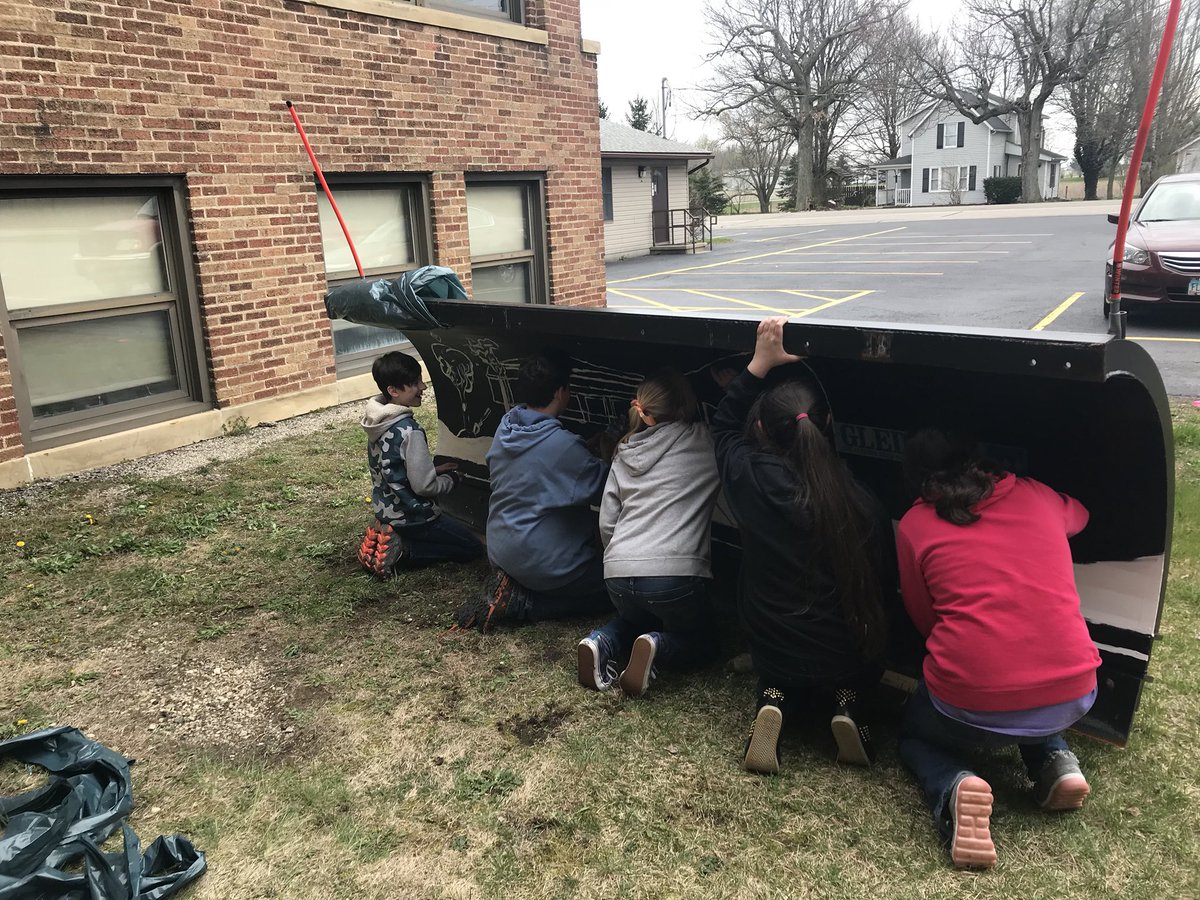 shultz_jason's tweet photo. Day 1 of UJHS’s #ODOT #paintaplow! Talented kids and Mrs. Parker rocks! #ucsteach https://t.co/4jNKrjUKQi