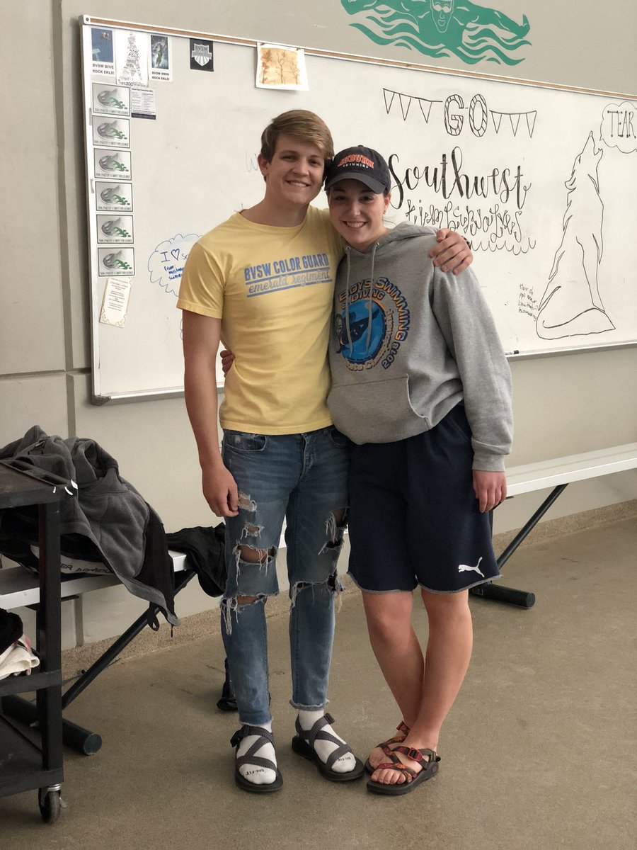 meggie_fowler33's tweet photo. You’re me and I’m you!! #DressLikeYourDateDay https://t.co/JaLaMYTXTa