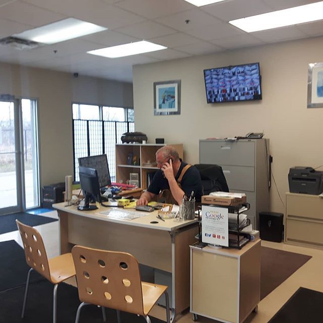 VaultraBTFD's tweet photo. Cam hard at work reserving another #selfstorage unit in #niagarafalls https://t.co/TQDJaSBIRC https://t.co/bLwN2eo6Vz