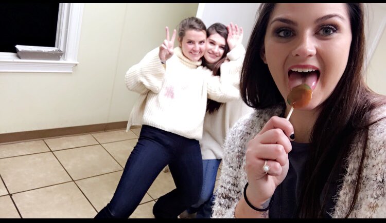 Screaming a huge happy bday to two of my favorite sisters, hope y’all have the best day evaaaaa love and aot 💚 #partylikeitsurbday