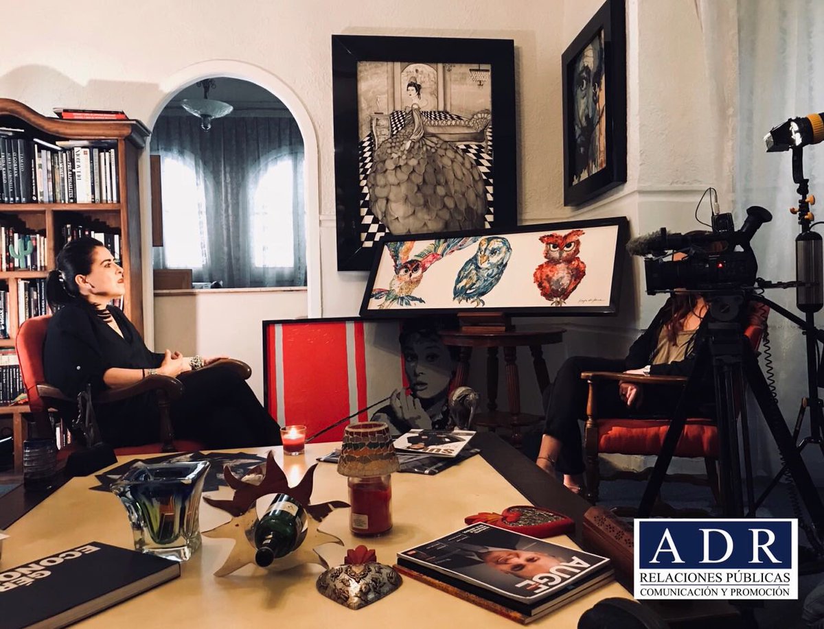 karladelara's tweet photo. .#TourDeMedios de @KarlaDeLara, artista plástica mexicana. Primer lugar de @la_Biennale Venecia 
En entrevista con Erika Kaiser @NTelevisa_com 
@ADRRelPublicas . https://t.co/qvHAh040VH