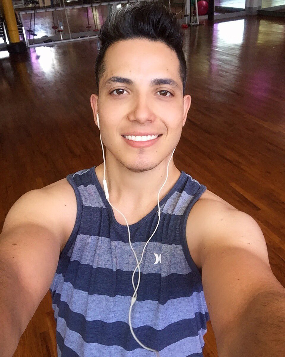 EddyReyOficial's tweet photo. ¡Back at it!💪🏻🔥🏋🏻‍♂️ #Saludos #Rayers #mentesanacuerposano #fitnesslife https://t.co/6wUIgvWgKf
