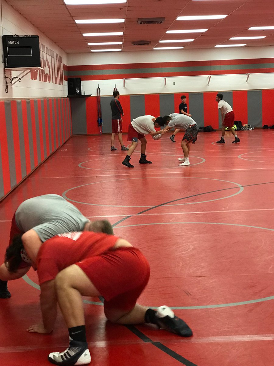 CoachPick's tweet photo. Goshen Wrestlers working to get better. #workpaysoff https://t.co/mV5hQcyRkB