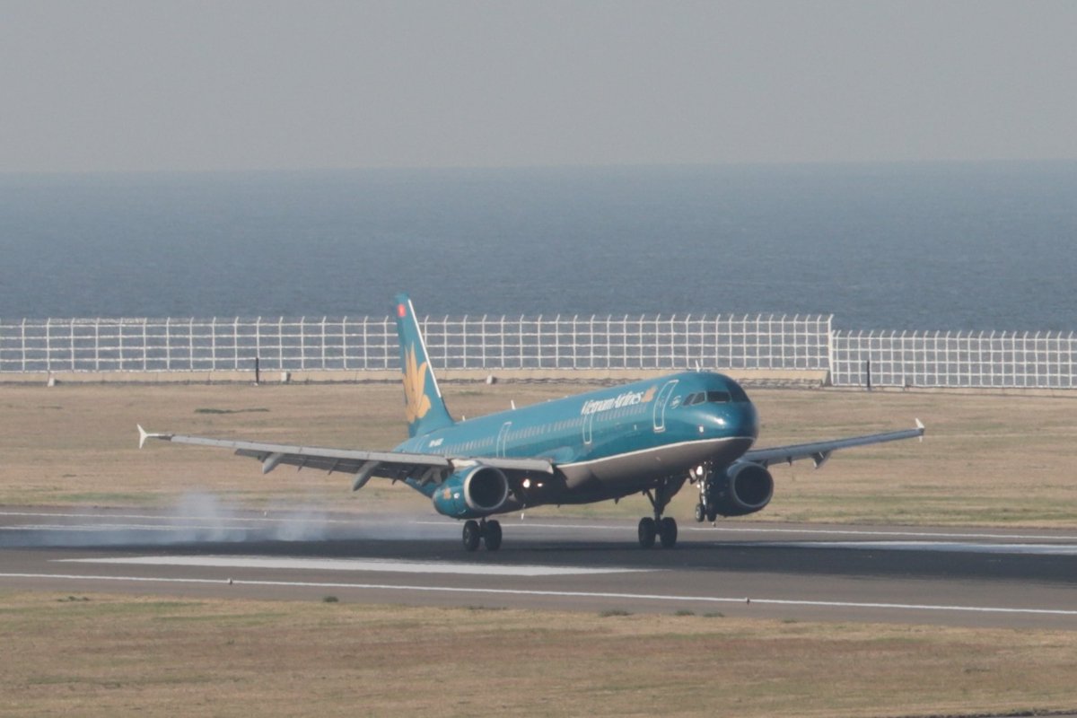 中部国際空港セントレア على تويتر ベトナム航空のエアバス321がホーチミンからセントレアに到着です これから朝のラッシュ始まりますね