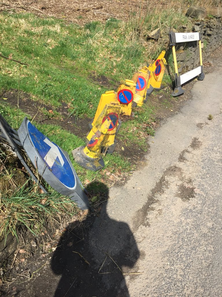 Eden_PW's tweet photo. Rubbish collected from around the area of the Dobcross quarry #saddleworth #dobcross #stoplittering https://t.co/sFYjl3mqra