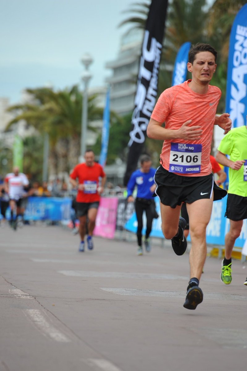 P_Marsal's tweet photo. 😵 Dans le dur ! 😅 Bien content d'avoir fini mon premier semi-marathon avec un temps de 01:48:14 🏃🏻♂️ Un moment très sympa 😀
@NiceRunningDay
🌴 #nice #promenadedesanglais #semimarathon #semimarathonnice #nicerunningday #finisher #21kmrun #run #running @NikeRunning https://t.co/xwKTwp6NEF