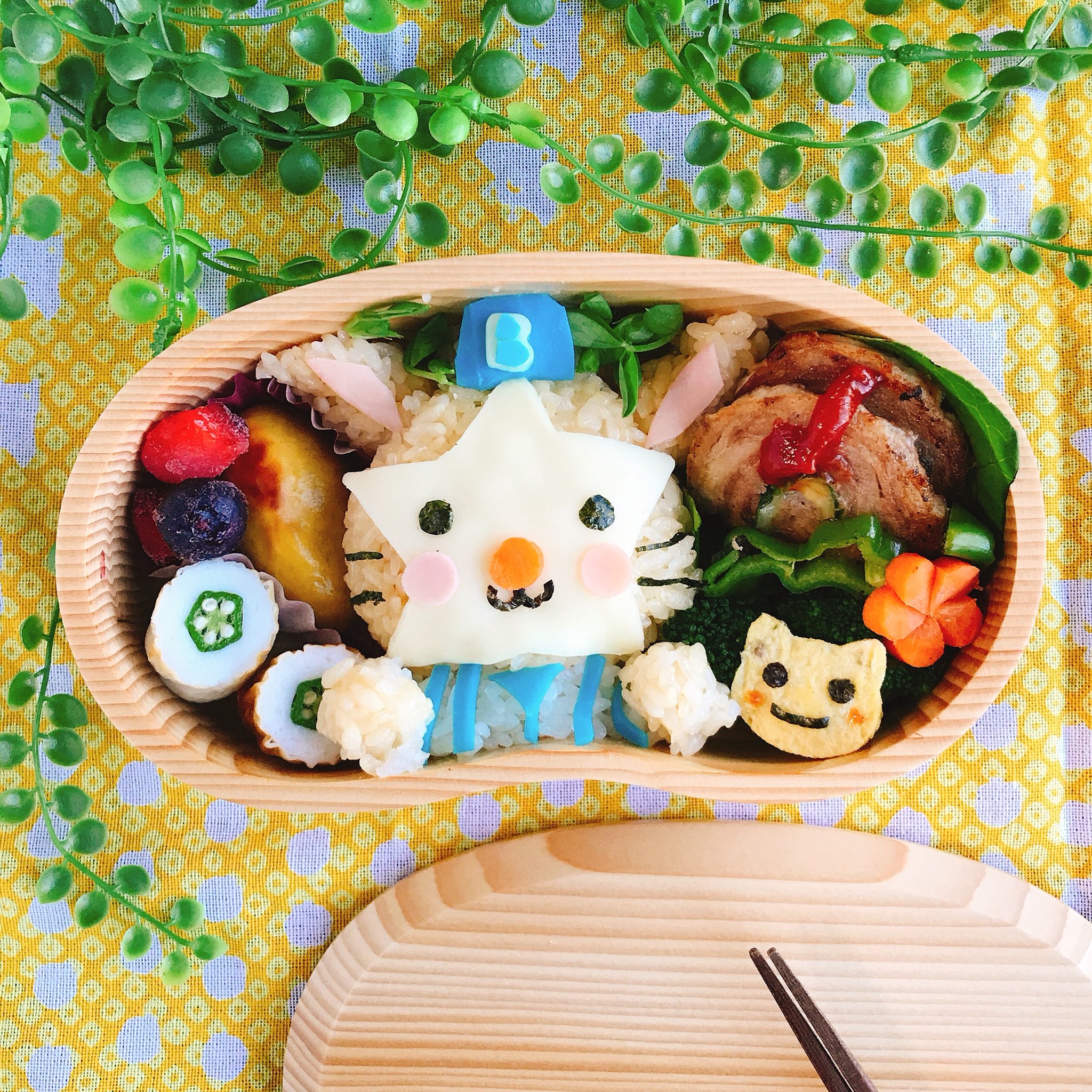 山本ちろ 妄想chiro Cafe店主 Db スターマン弁当 野球詳しくないんですが Sns見ていたらよくこのキャラの画像が出てきて 猫 たぬき 何か分からないけど可愛いので作ってみました 娘弁当 お昼 お弁当 キャラ弁 ゆるキャラ 富山の蒲鉾 富山の