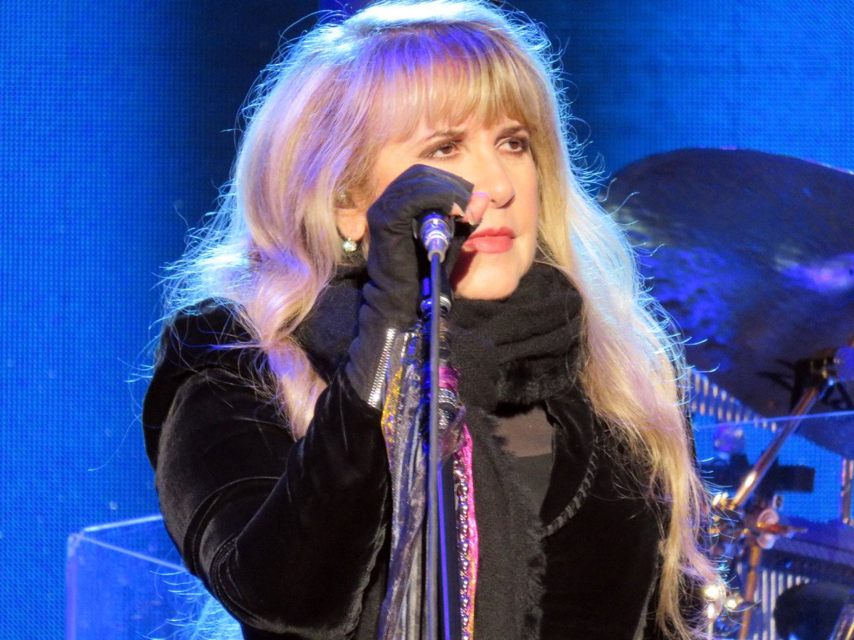 StevieNicks1025's tweet photo. So Gorgeous! @Rosesdaughter61  @gorgeousnicks  @StevieNicksEdge  @ApplePasta  #stevienicks #Age70 https://t.co/bvvaVBlbCn