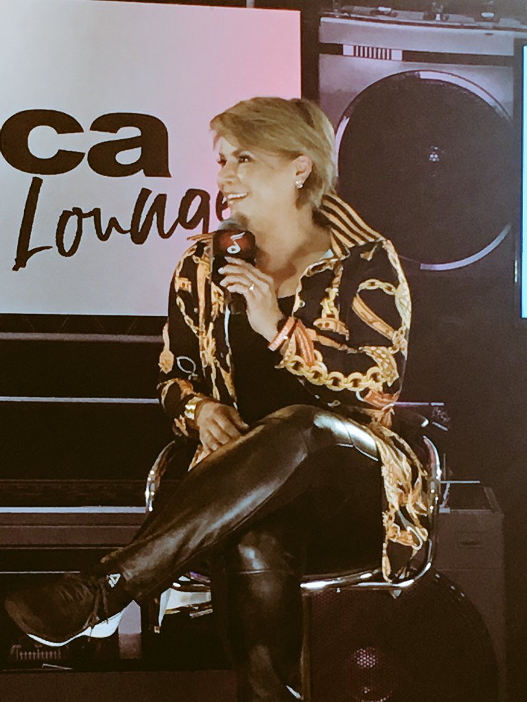 SolangiSosa's tweet photo. Feliz en el evento de @Hispanicize con Olga Tañon! Disfrutando de su tremenda energía y ocurrencias. “Amor y voluntad es la receta para un buen matrimonio” #sljsocial #Miami #FIU #2018 https://t.co/miFEMxAu1r