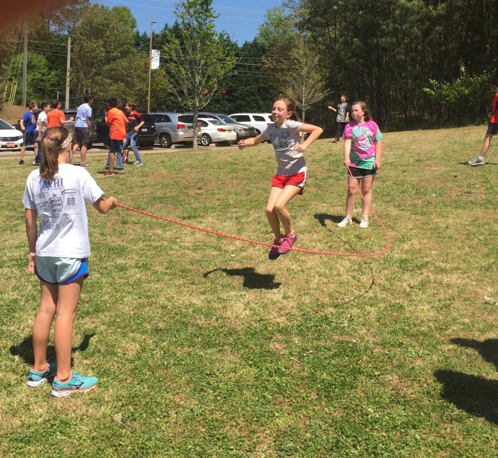 mgarnerwbms's tweet photo. Sixth grade loved playing outside today to celebrate the beautiful weather and our last day of testing. We knocked it out of the park! #recess #play #goodoldfun #nophones @Kindnessgives @WBMSprincipal https://t.co/rzaZFYNCB6