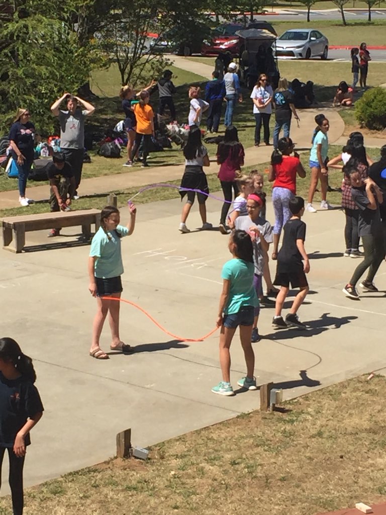 mgarnerwbms's tweet photo. Sixth grade loved playing outside today to celebrate the beautiful weather and our last day of testing. We knocked it out of the park! #recess #play #goodoldfun #nophones @Kindnessgives @WBMSprincipal https://t.co/rzaZFYNCB6