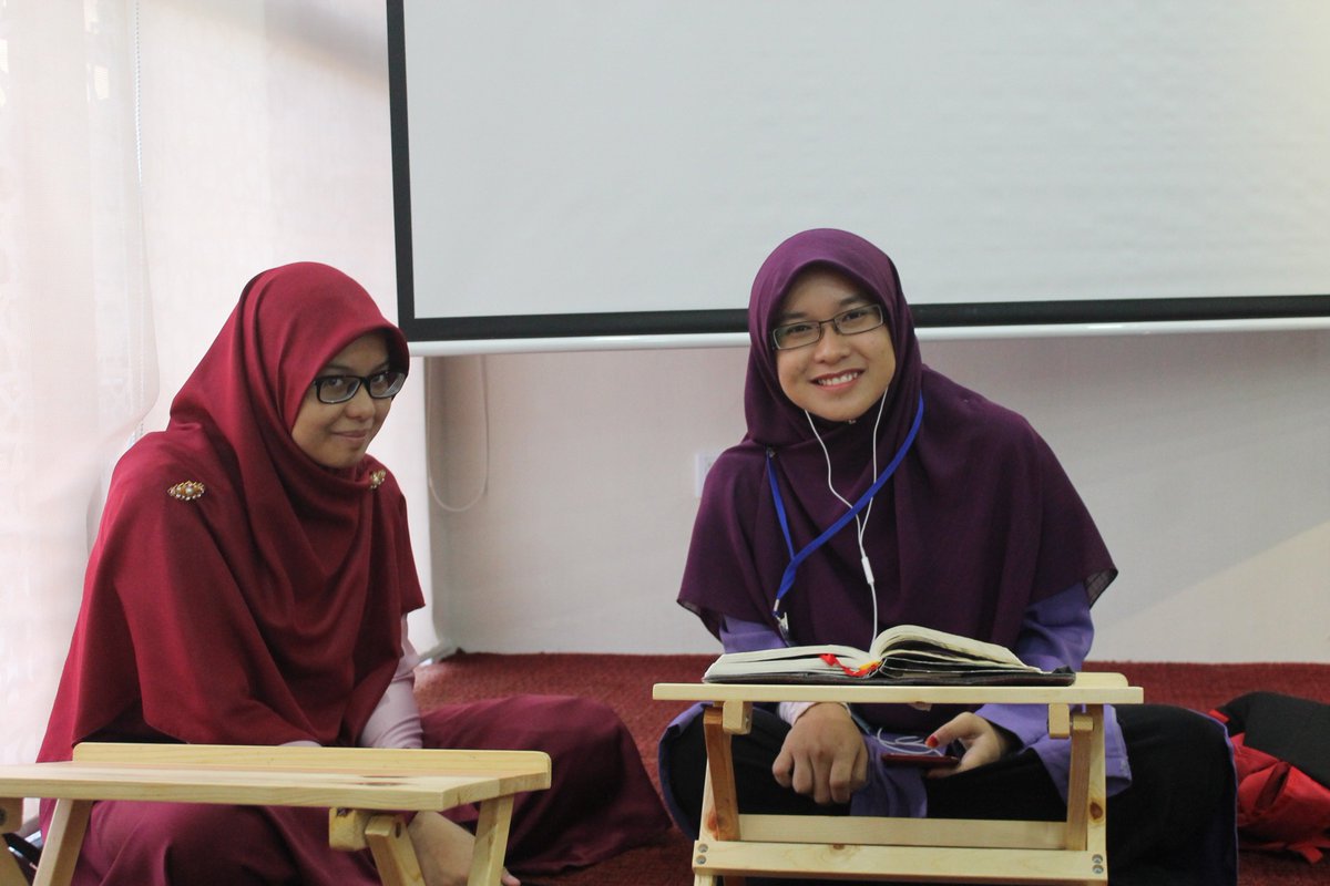 TeamFBIUM's tweet photo. [LIVE UPDATE] MTQ
.
[FBI'18]
.
Ssiapa yg xde kelas tu, jom singgah The Cube(peserta ikhwah) @ Ruwaq(peserta akhawat) di APIUM utk menyaksikan bacaan tilawah Al Quran drpd para peserta 😊📚

#Evolve #BPHU #TeamFBIUM #beliapenerajuharapanummah #iyouthfest #FBI #festivalbeliaislam18 https://t.co/wnwTjW4igH