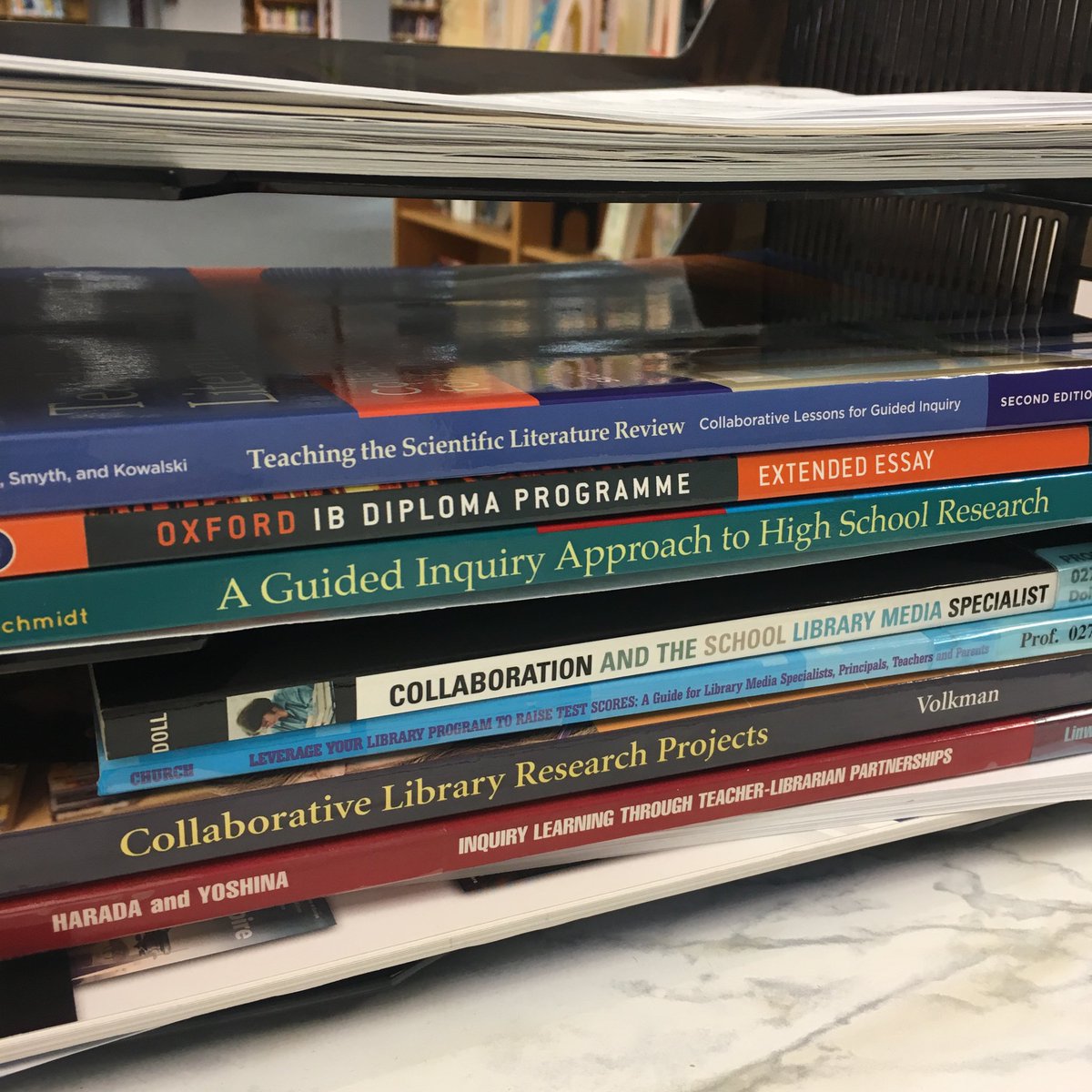 LibraryMvhs's tweet photo. A librarian’s bookshelf  #mvhsreads #mvhslearns #learningwithmvhs #ownliteracy #fcpslibchat #schoollibrarymonth @FCPS_LIS https://t.co/3RtJ8MBWHr