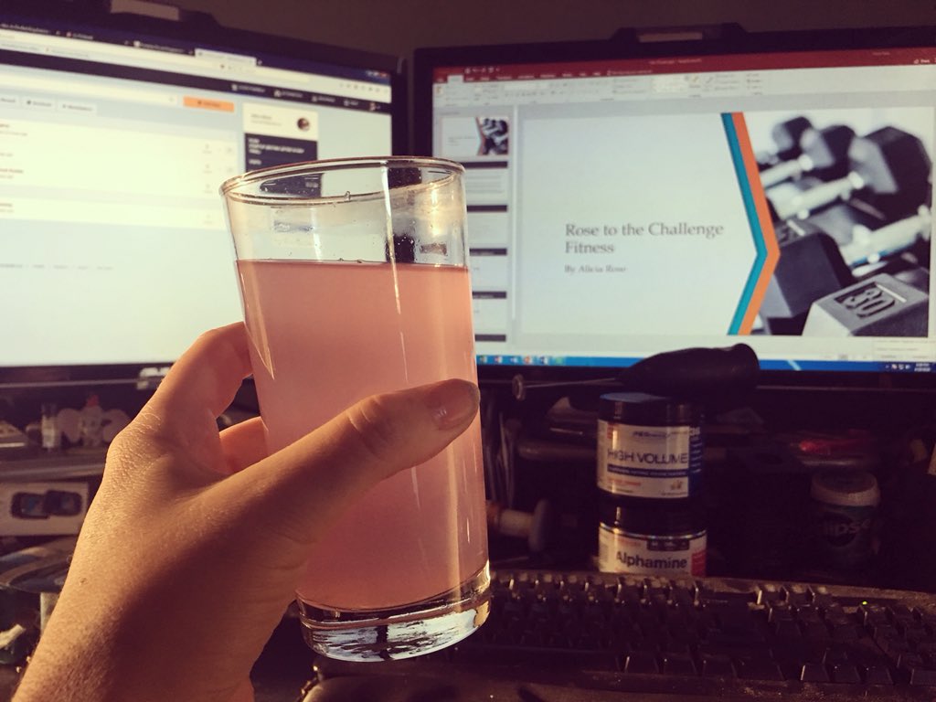Amrose822's tweet photo. I ain’t your regular 9 to 5er. building two companies and that means full time dedication. I’m all about working to live an abundant life on my own terms. Yeah, that’s late nights, early mornings! companies but I LOVE IT!! #rosetothechallenge #aliciarosemarketing #marketing https://t.co/eCppwtTRku