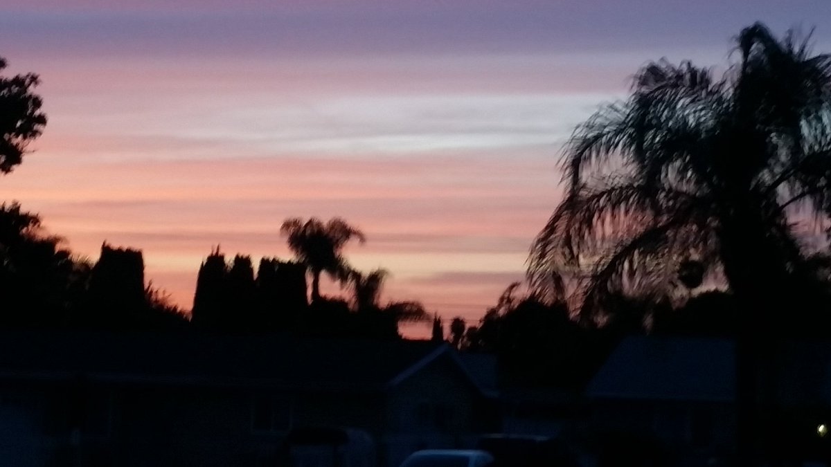 aye512's tweet image. Soft focus sunset #Photography #CleanYourLens