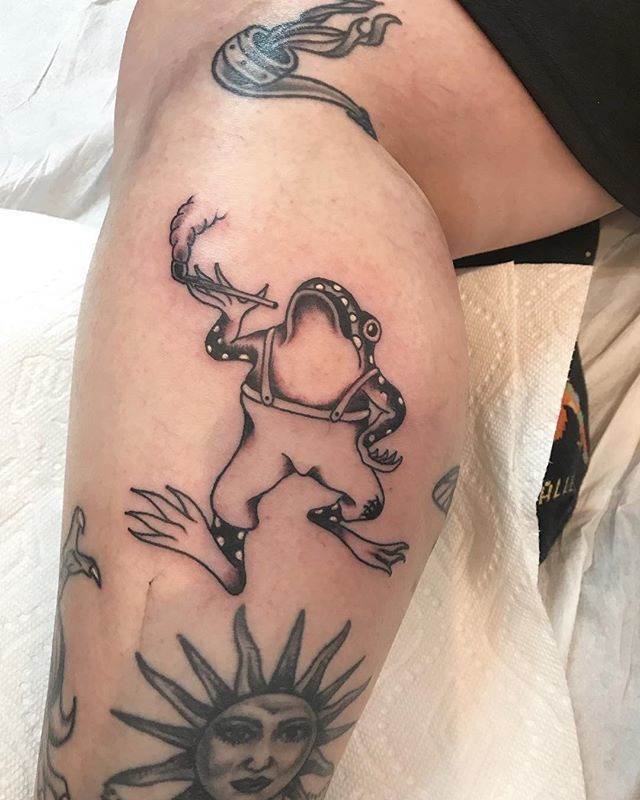 BANANAZ_tattoos's tweet photo. Froggy comin through! Thank you so much Sabrina was an absolute blast. Contact me for appointments and inquiries. Pce N Love {🍌}
.
.
.
.
.
.
.
.
#tattooing #tattoolife #banana #tattooedmen #tattoo #tattoos #tattooartist #tattooist #tattooart #tattool… https://t.co/rDqjCHPa9S https://t.co/lSlgzclliF