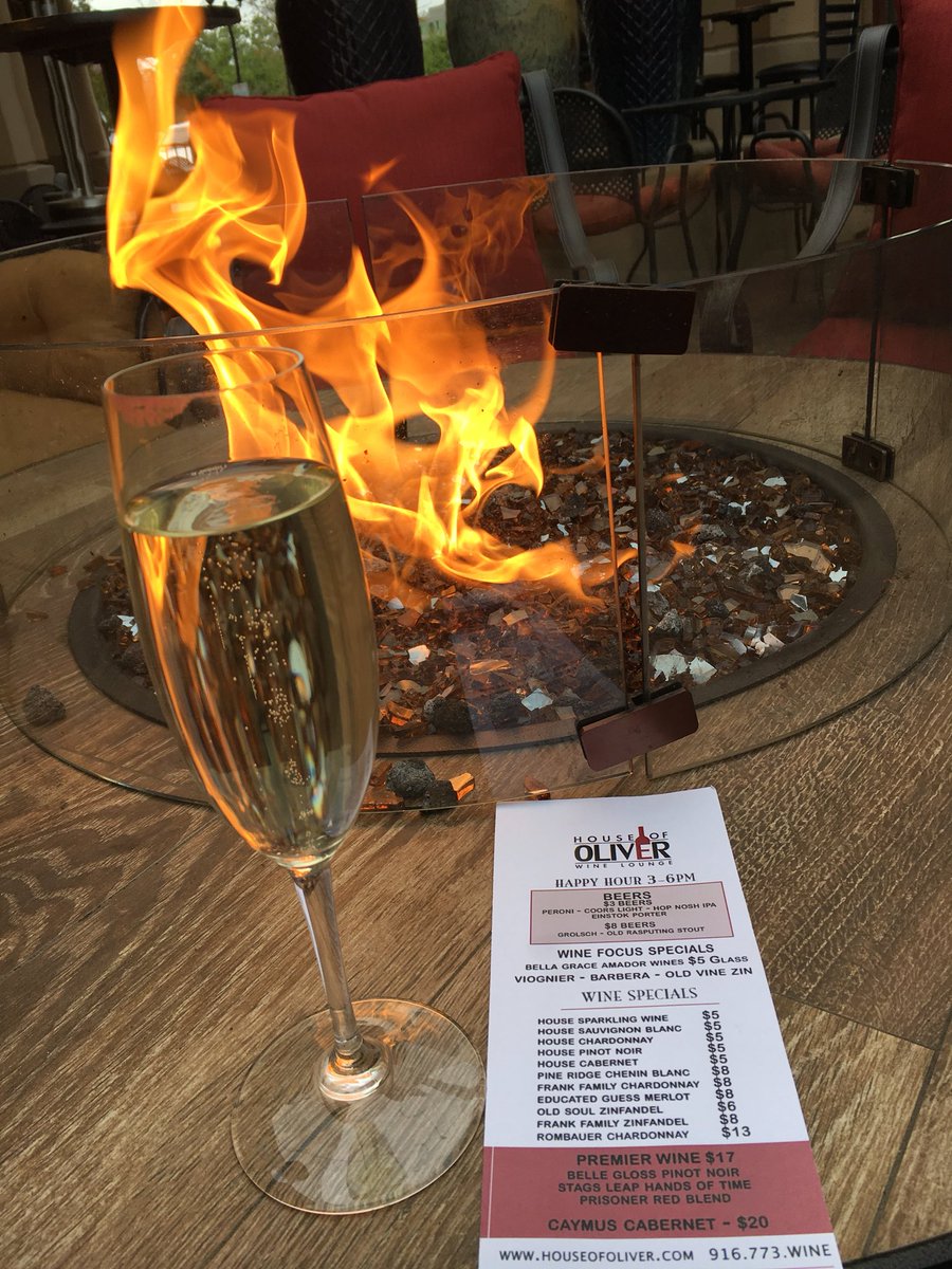 LyndeeJo's tweet photo. #happyhour https://t.co/sbgelNwtcP
