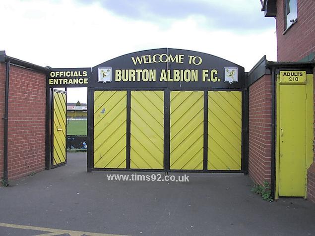 OnThisDay_FL's tweet photo. #OnThisDay in 2005: @burtonalbionfc 1-0 @NorthwichVicsFC.
The Brewers bid farewell to Eton Park, beating Northwich Victoria in the stadium's last competitive match before moving to the @PirelliStadium. #BAFC #BAFCandProud #Brewers 💛⚫️ @ChesneyBH @BrewersTony @davechild28. https://t.co/x5D0pCelRx
