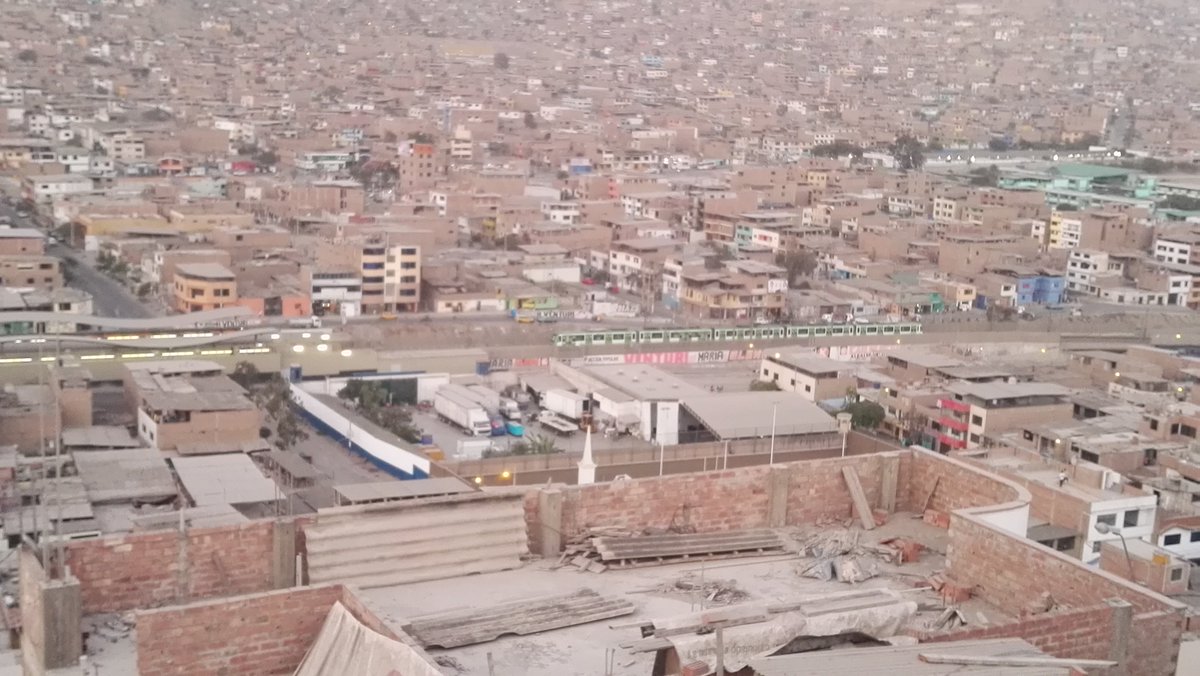 MrSmithEdquen's tweet photo. @americatv_peru @RPPNoticias #Linea1 con servicio suspendido por fallo eléctrico y explosiones en #VMT. https://t.co/WwUk30tTqu