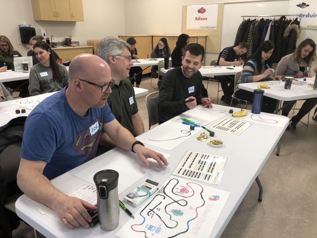 SaskCode's tweet image. Great day of Ozobot and Edison PD sessions, learning about coding robotics and integrating this technology into the curriculum and classroom. Lots of hands on and side by side learning happening here! @saskatooniec #saskcode #cancode #coding #technology #robotics #yxe #engagement