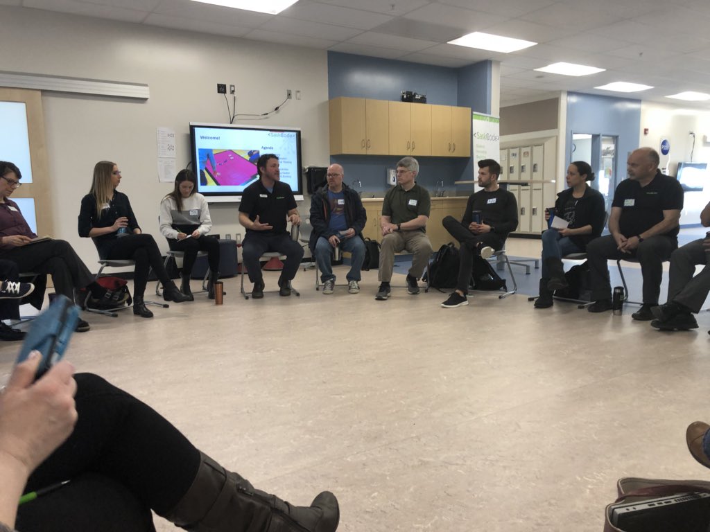 SaskCode's tweet image. Great day of Ozobot and Edison PD sessions, learning about coding robotics and integrating this technology into the curriculum and classroom. Lots of hands on and side by side learning happening here! @saskatooniec #saskcode #cancode #coding #technology #robotics #yxe #engagement