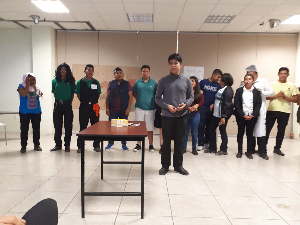 Academica_UTVCO's tweet photo. Que generar nuevas ideas o conceptos sea siempre nuestro mayor atrevimiento. 
Evaluación de la lectura del libro "Viaje al centro de la tierra" de Julio Verne mediante representación teatral y adaptación del grupo G204 de @gastroutvco. Felicidades. https://t.co/H1O5bmUWO2