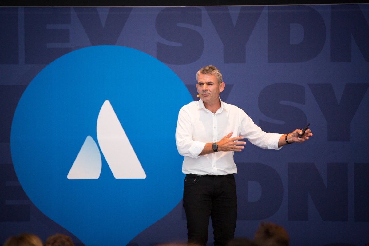 DFProductions's tweet image. We worked alongside @Atlassian for their Team Tour. This was a big event with over 300 guests! We supplied the theming/branding of stage backdrops and pillar wraps, all audio, visual and lighting