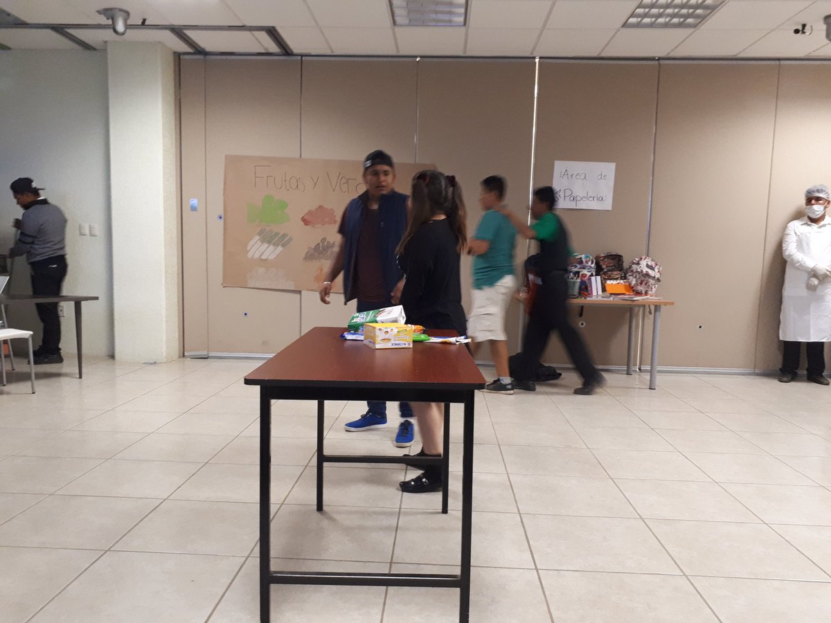 Academica_UTVCO's tweet photo. Que generar nuevas ideas o conceptos sea siempre nuestro mayor atrevimiento. 
Evaluación de la lectura del libro "Viaje al centro de la tierra" de Julio Verne mediante representación teatral y adaptación del grupo G204 de @gastroutvco. Felicidades. https://t.co/H1O5bmUWO2